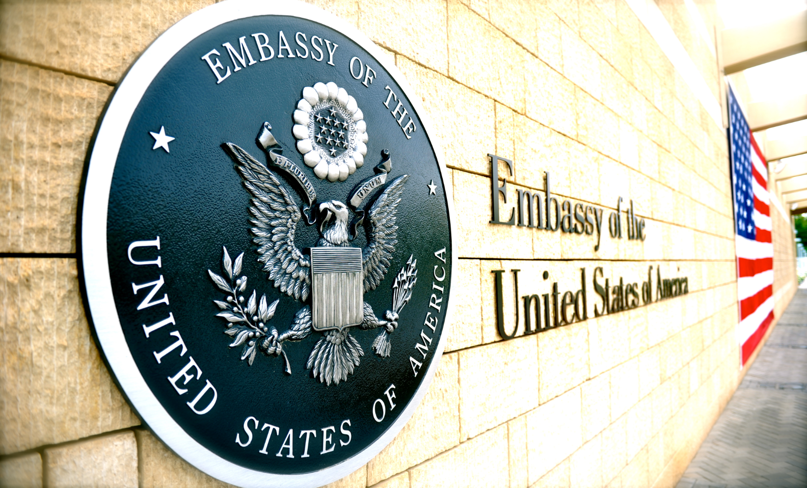 Embassy là gì?