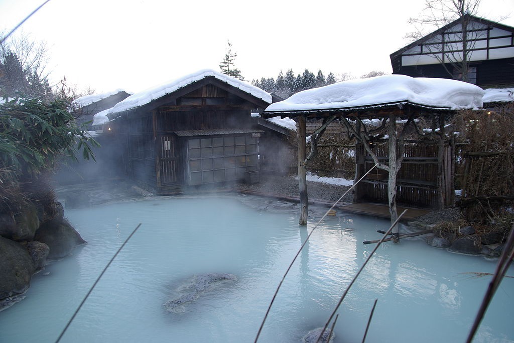 Suối nước nóng / onsen vào mùa đông